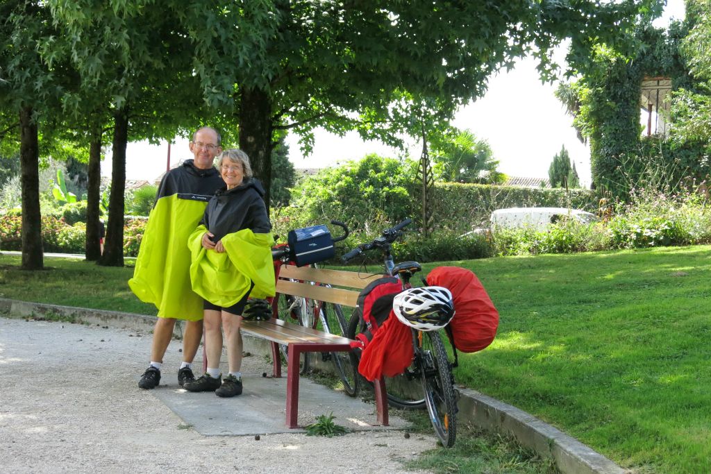 Pique-nique au port entre 2 ondées